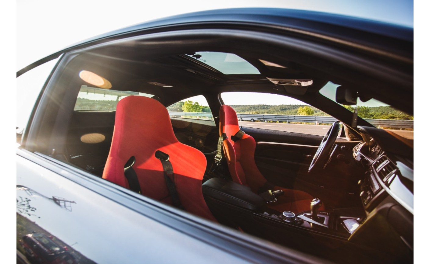 Fotele kubełkowe do samochodów sportowych - czy warto i jaki wybrać?